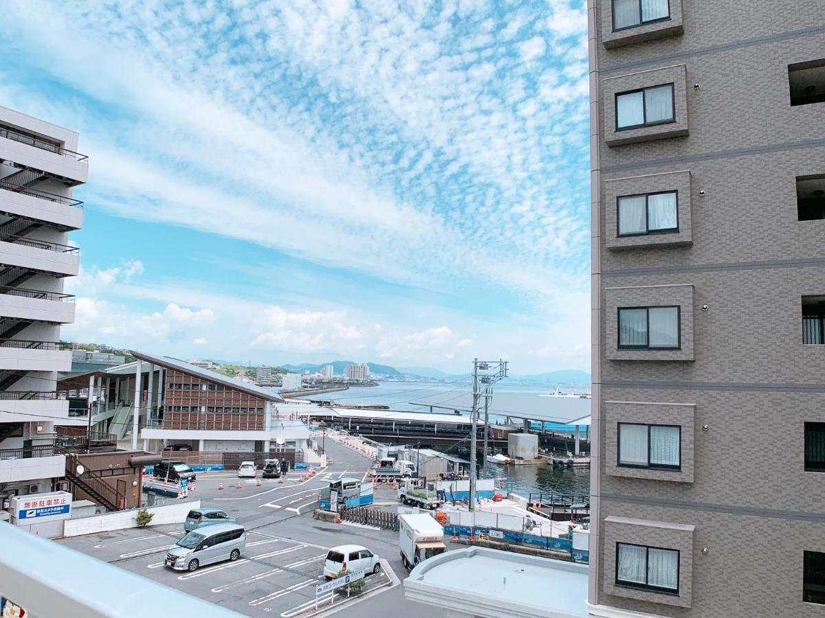 Bar & Hotel Colors Miyajima Hatsukaichi Exterior photo