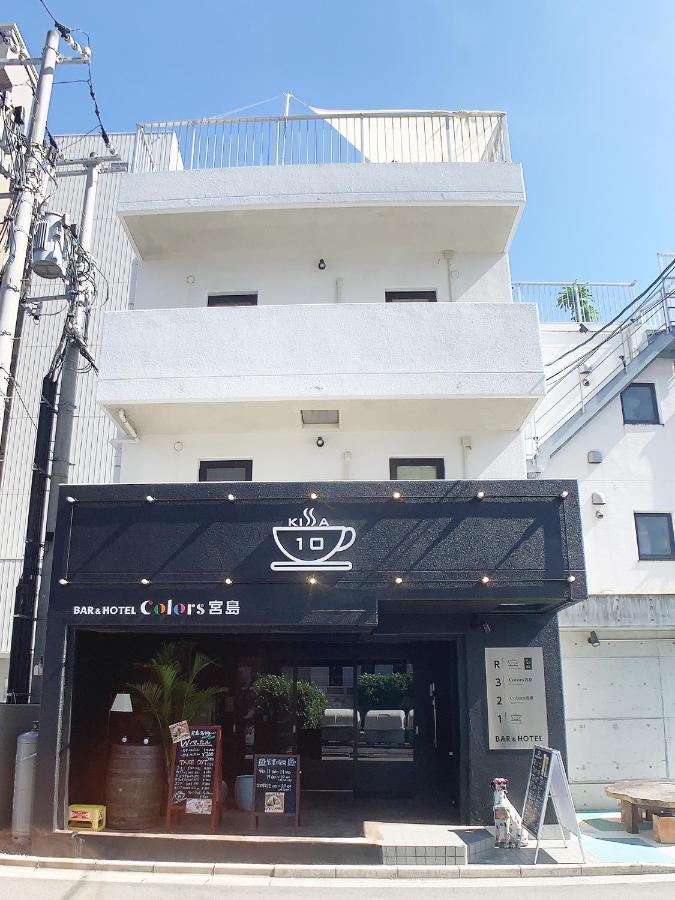 Bar & Hotel Colors Miyajima Hatsukaichi Exterior photo